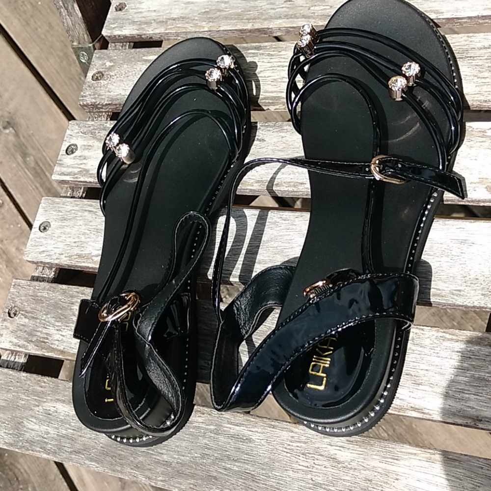 Sandals with straps